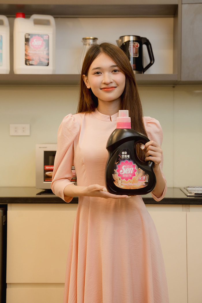 Nước Xả Làm Mềm Vải Sen Huyền Bí Hương Nước Hoa