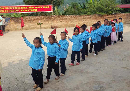 Vilaco tặng động phục cho học sinh khó khăn tại cao bằng