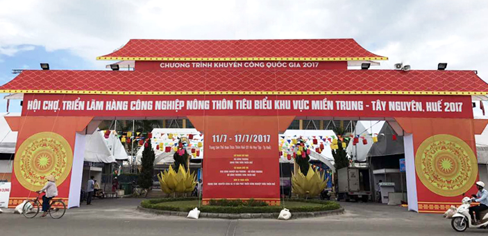Khai mạc: Hội chợ triển lãm hàng công nghiệp nông thôn tiêu biểu khu vực Miền Trung - Tây Nguyên 2017.