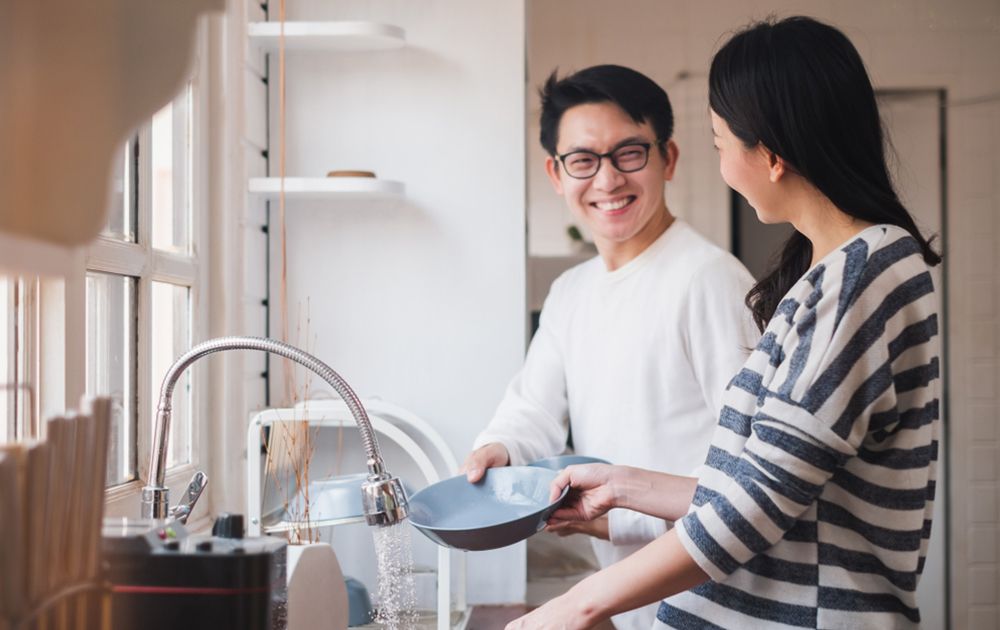 Nước rửa chén Senny thiên nhiên - Trợ thủ của Ba khi xông pha vào bếp