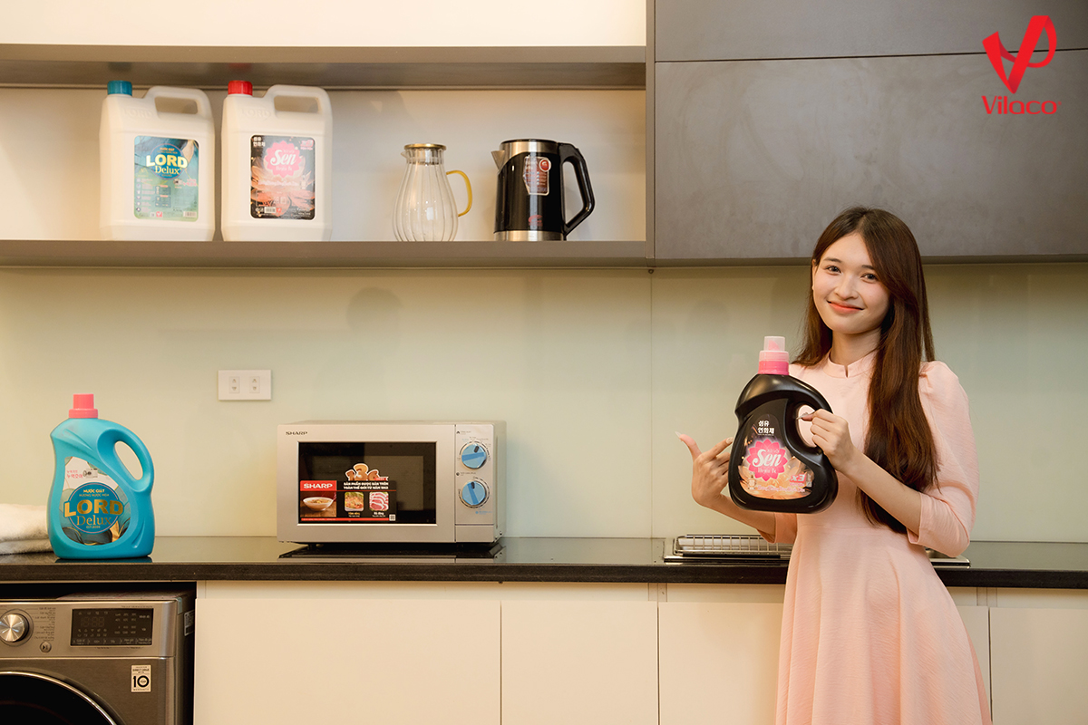 Nước Xả Vải Sen Huyền Bí – Làn Hương Quyến Rũ, Ấm Áp Từng Sợi Vải