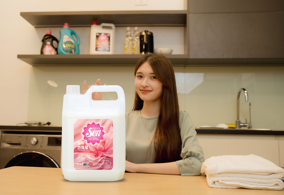 Nước Xả Vải Hương Sen: Dịu Nhẹ Từ Thiên Nhiên, Yêu Ngay Từ Lần Đầu