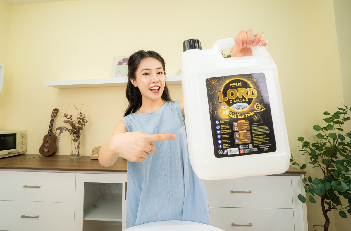 Trải Nghiệm Hương Thơm Xa Hoa Cùng Nước Giặt Xả Vải Lord Diamond 