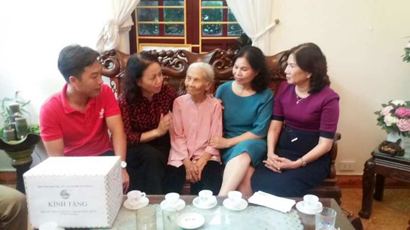 TRI ÂN BÀ MẸ VIỆT NAM ANH HÙNG VÀ NGƯỜI CÓ CÔNG NHÂN DỊP 70 NĂM NGÀY THƯƠNG BINH LIỆT SĨ