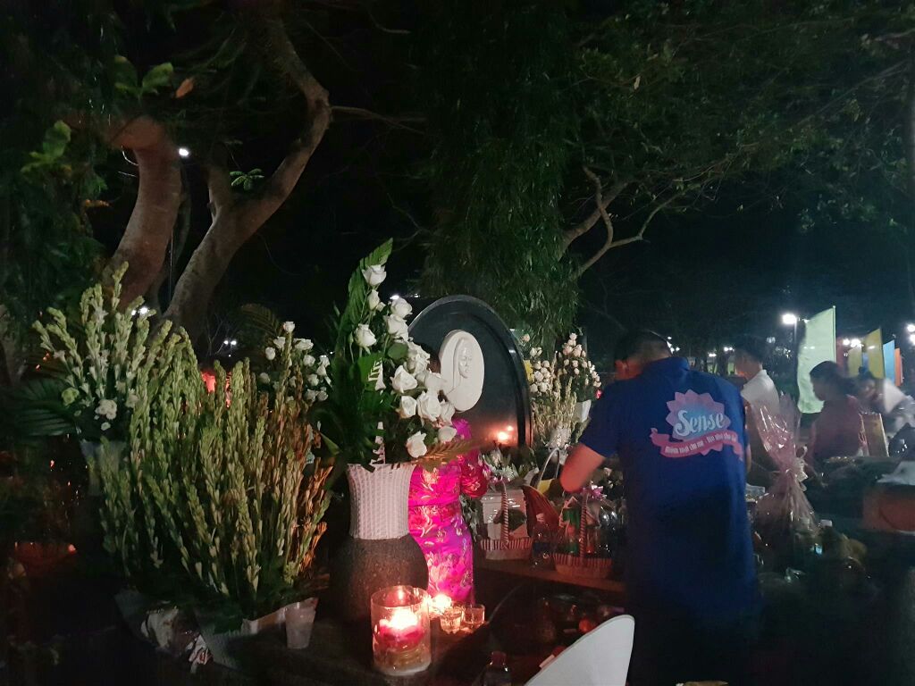 Viếng mộ liệt sĩ tại nghĩa trang Hàng Dương - mộ chị Võ Thị Sáu