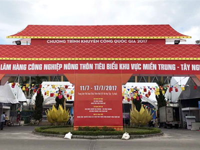 Khai mạc: Hội chợ triển lãm hàng công nghiệp nông thôn tiêu biểu khu vực Miền Trung - Tây Nguyên 2017.