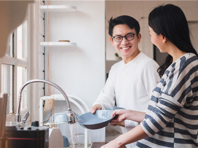 Nước rửa chén Senny thiên nhiên - Trợ thủ của Ba khi xông pha vào bếp