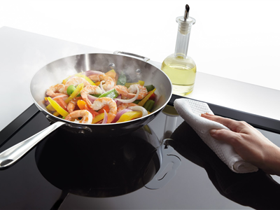 Bí kíp vệ sinh bếp điện từ luôn sạch bong, sáng bóng như mới